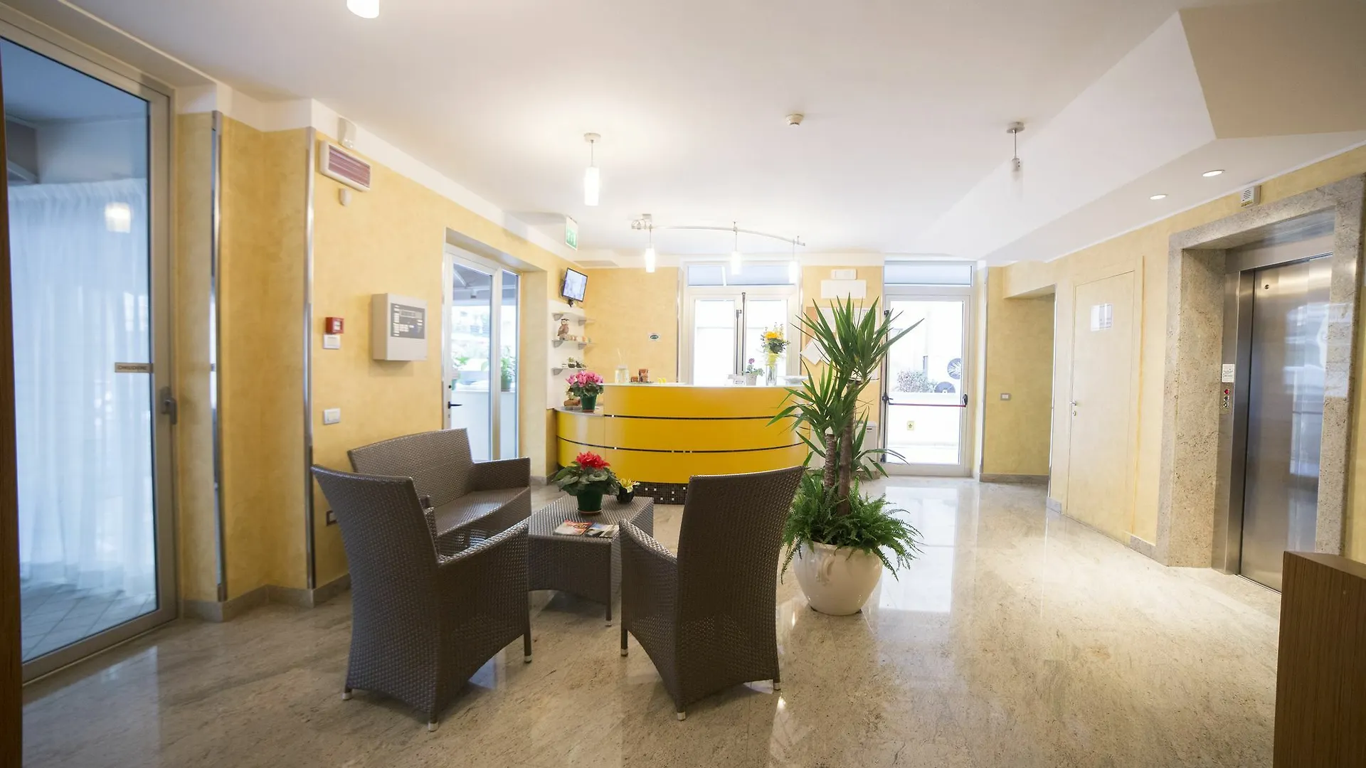 מלון דירות רימיני Residence Marzia